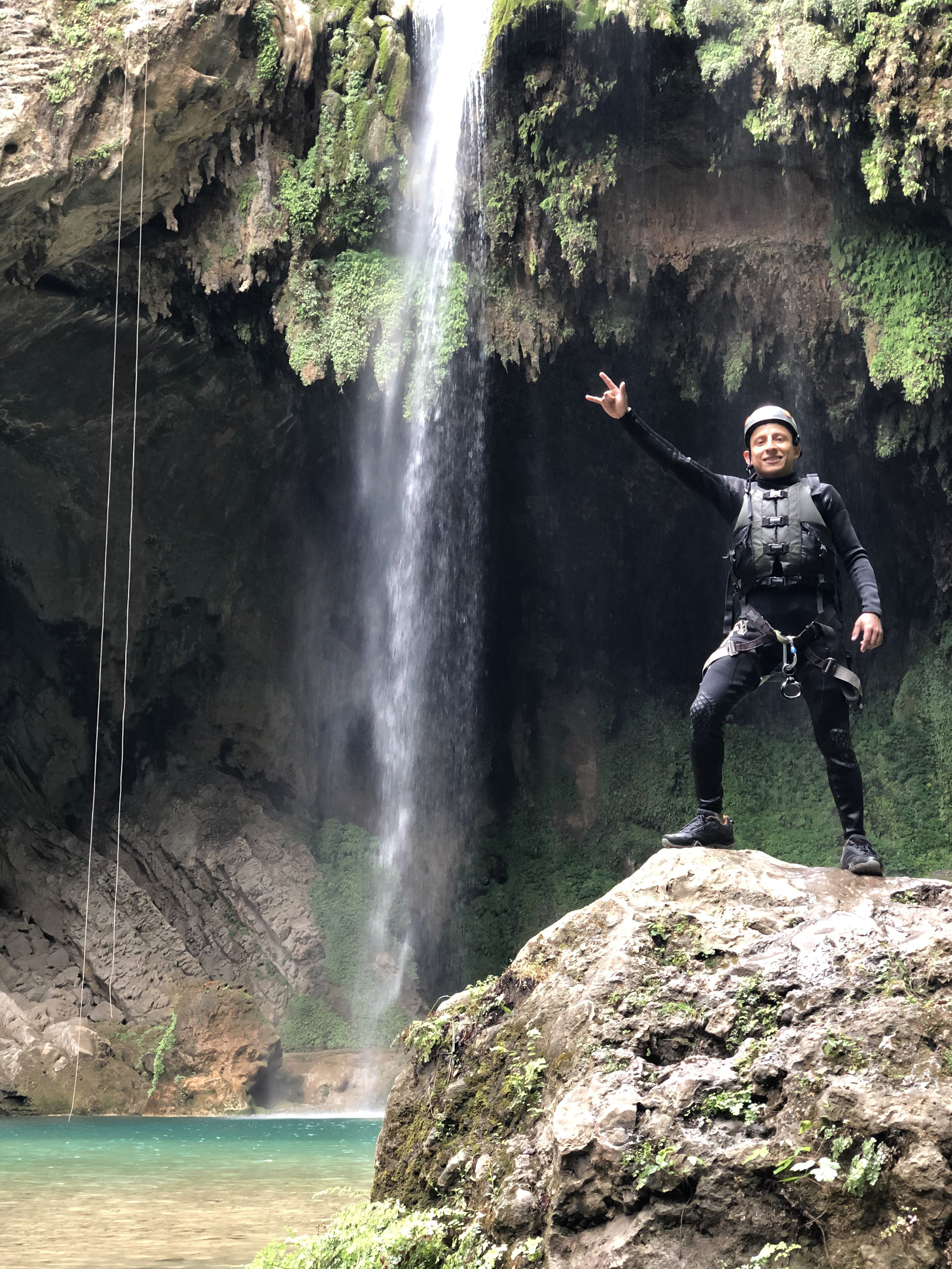 Grupo de participantes en cascada
